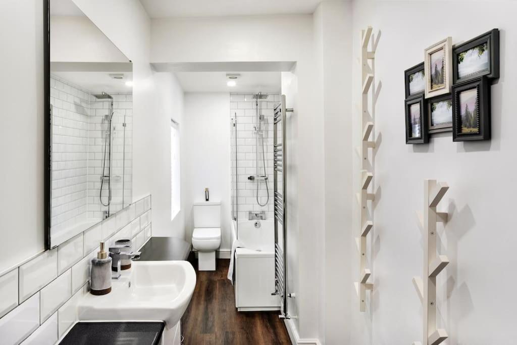 해러게이트 Stunning 4Bed Townhouse By Hic & Trendy Kings Quarter! 빌라 외부 사진